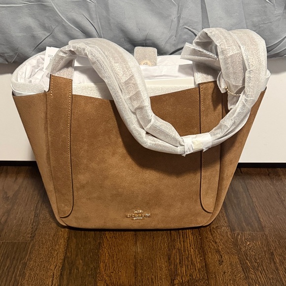 Coach Handbags - Coach Hadley Turnlock Tote Bag